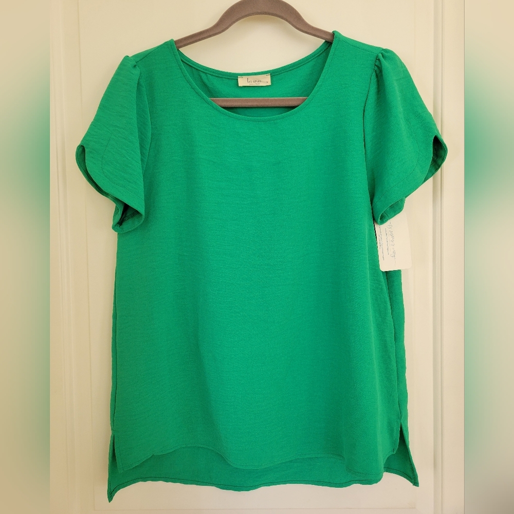 NWT Les Amis Green Tulip Sleeve Blouse